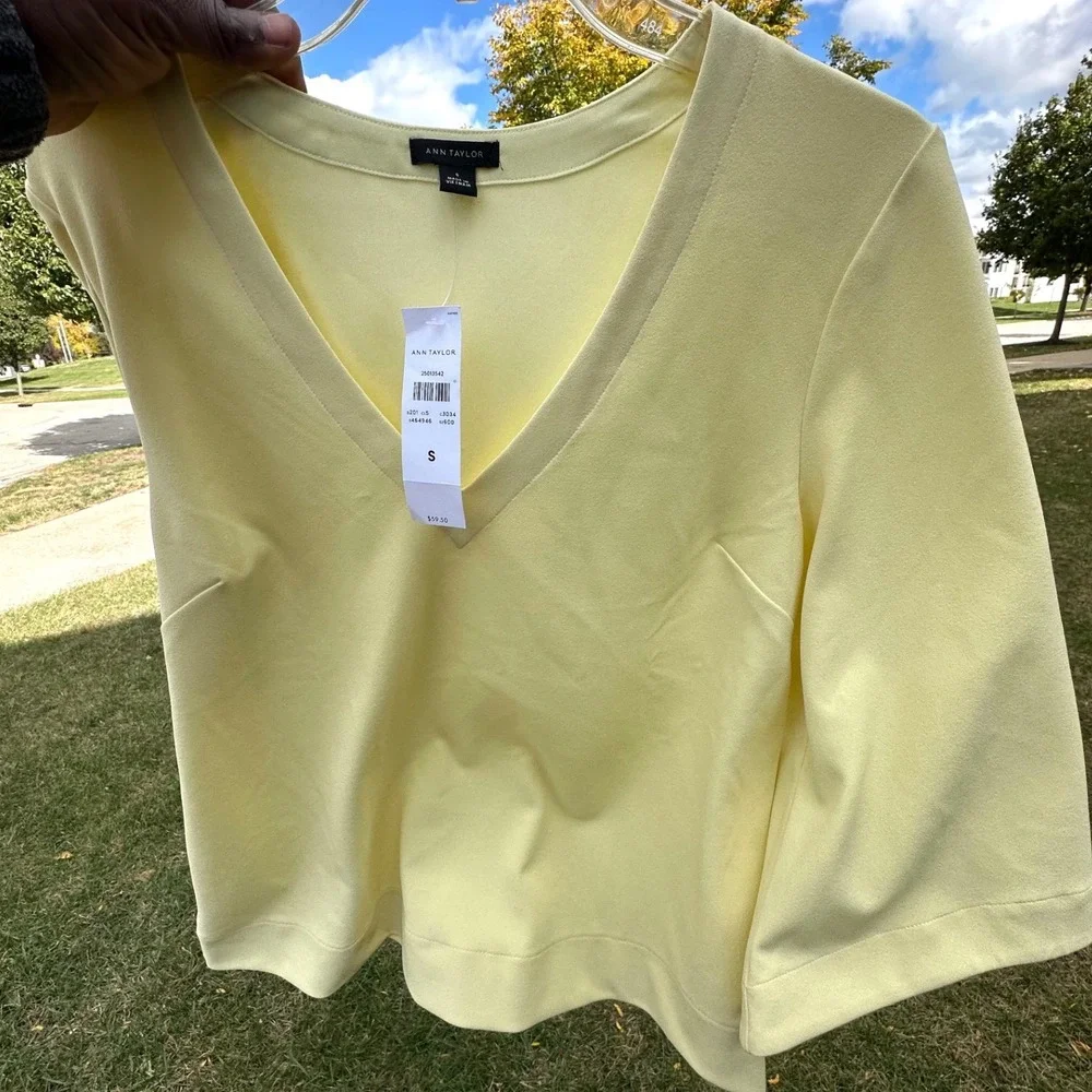 Ann Taylor Women's V-Neck 3/4 Bell Sleeve Blouse Size Small‎ Yellow NWT - Picture 9 of 11